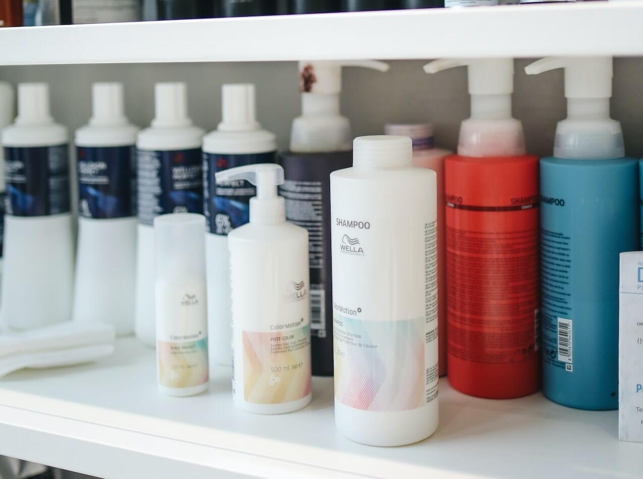 Come mettere il balsamo per capelli