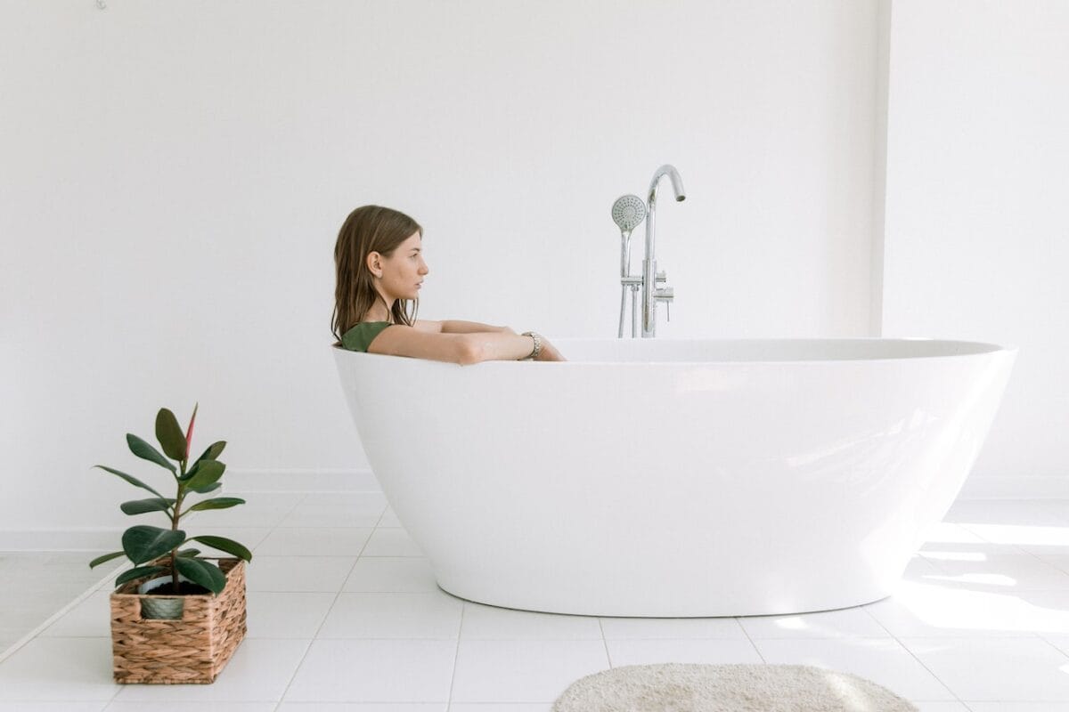 Evitare di fare docce o bagni troppo caldi