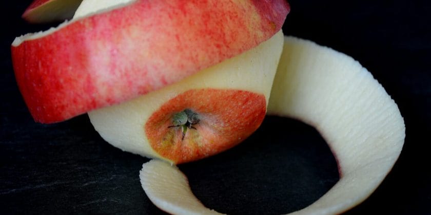 3 trucchi geniali per riciclare le bucce di mela