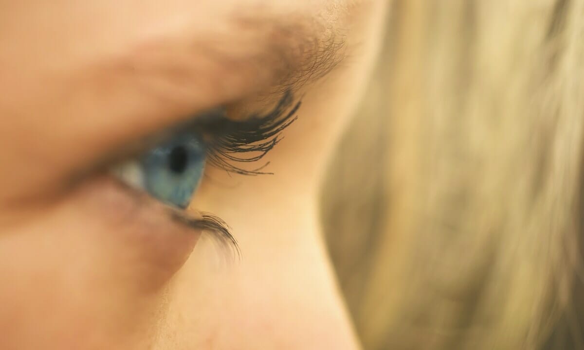 Ciglia laminate o la permanente