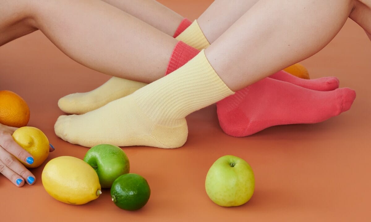 Follia buttare i calzini vecchi