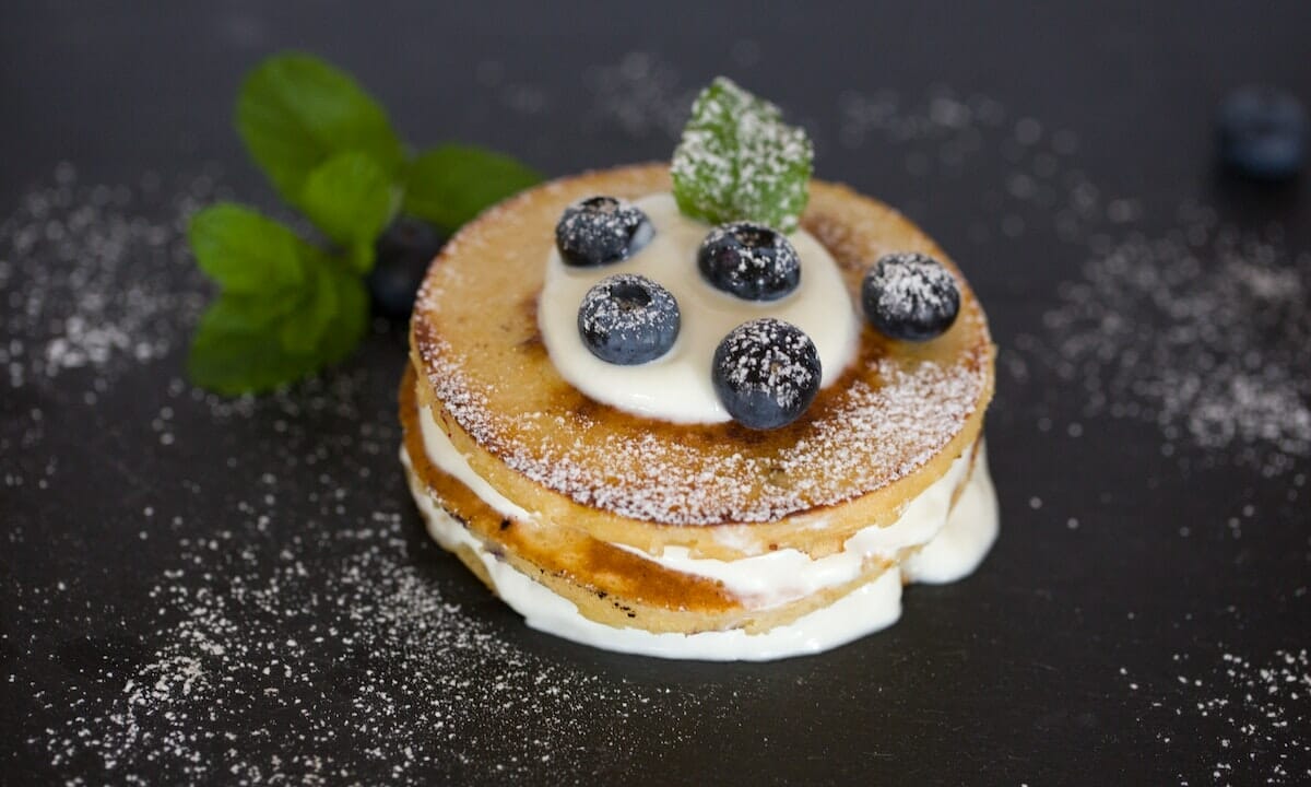 Frittelle di mele gonfie e croccanti