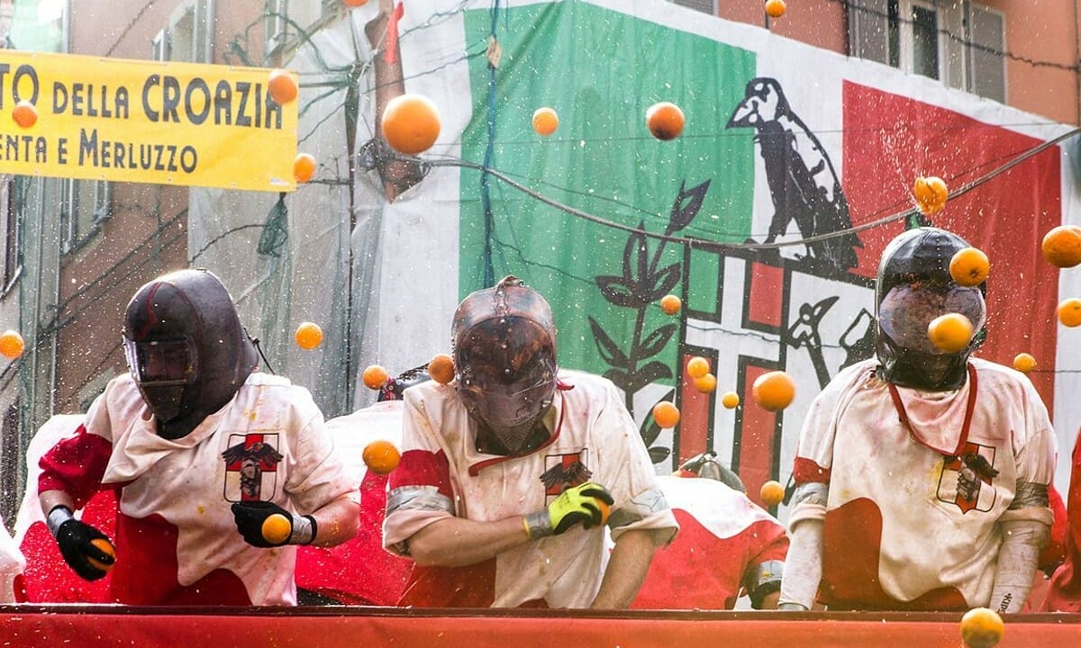La battaglia delle arance del famosissimo Carnevale di Ivrea