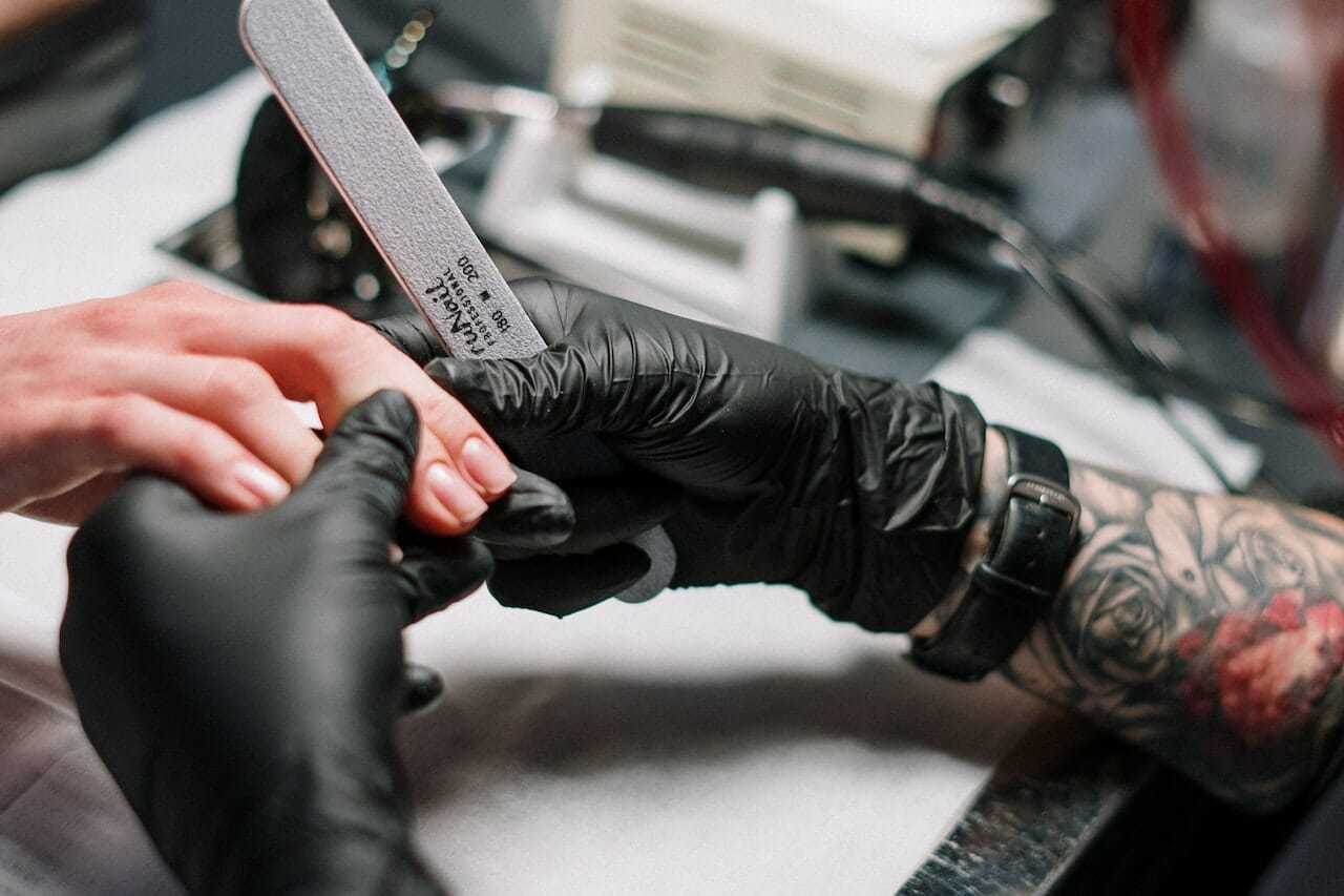 Se la manicure ti costa molto ecco cosa fare