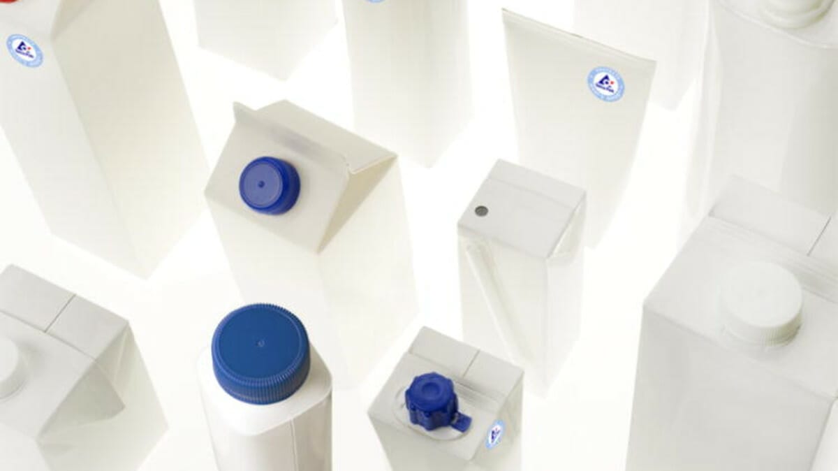 Come versare i succhi e il latte dal Tetra Pak?