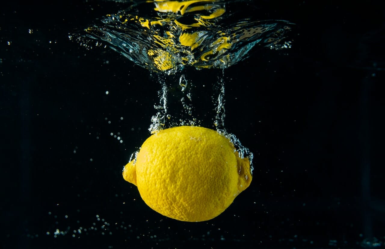 È efficace usare le bucce di limone contro mosche e zanzare