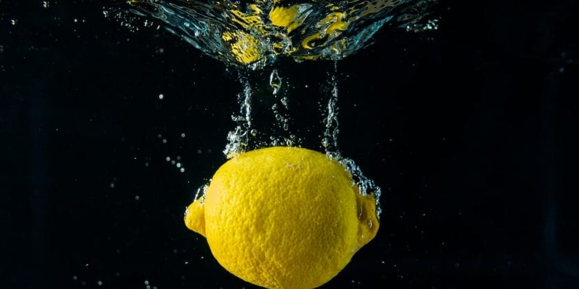 È efficace usare le bucce di limone contro mosche e zanzare