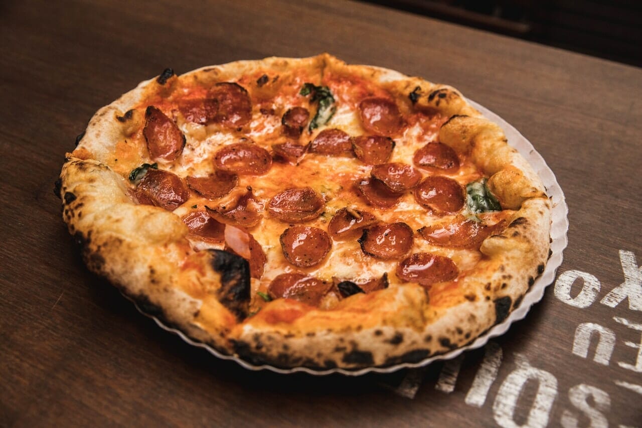 Come realizzare un perfetto cornicione per la pizza