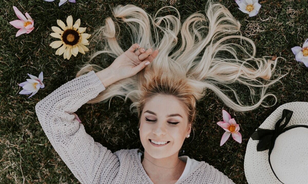 Eliminare capelli crespi e secchi