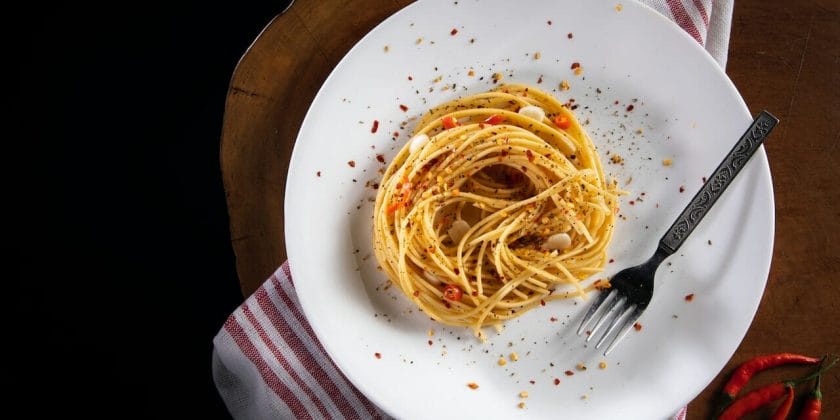 Gli spaghetti aglio olio e peperoncino non ti soddisfano, ma questo ingrediente li renderà divini