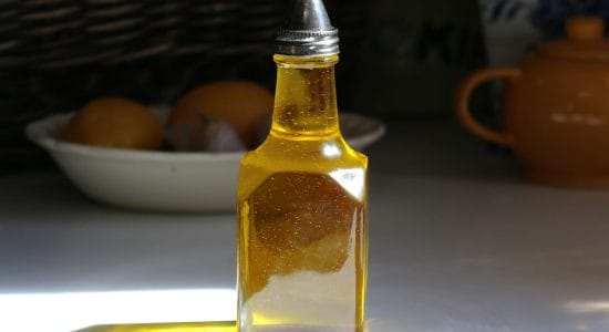 Occhio al particolare per l'olio di oliva servito al ristorante