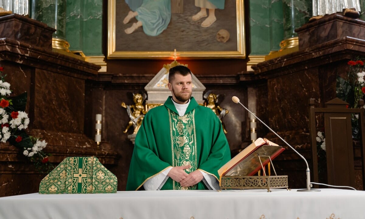 Perché non possono esistere preti donne