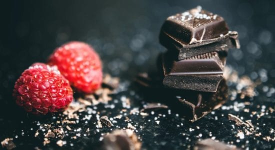 Strana patina bianca sul cioccolato