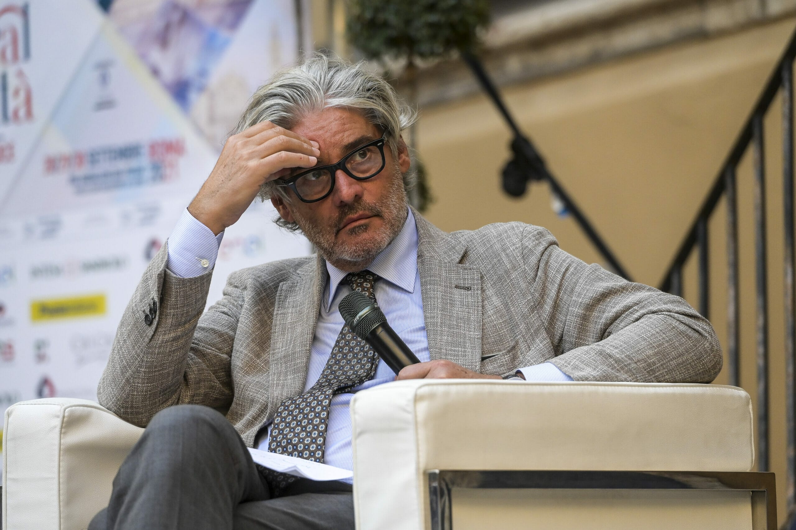 Un pungente Paolo Del Debbio a Dritto e Rovescio