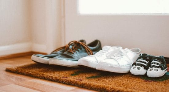 Entrare con le scarpe in casa potrebbe essere poco salutare