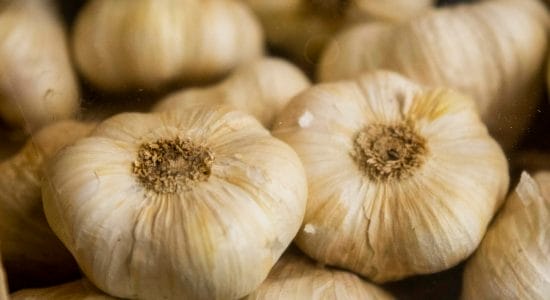 Proprietà terapeutiche dell'aglio e quanto se ne può mangiare-proiezionidiborsa.it