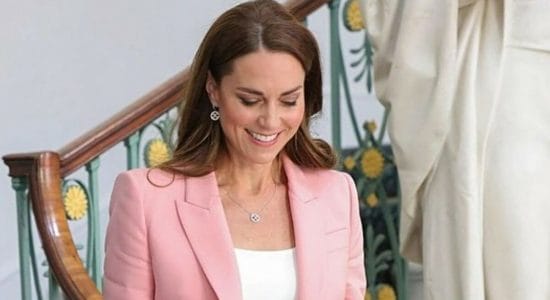Abbinare collane e orecchini con le impeccabili regole di Kate Middleton