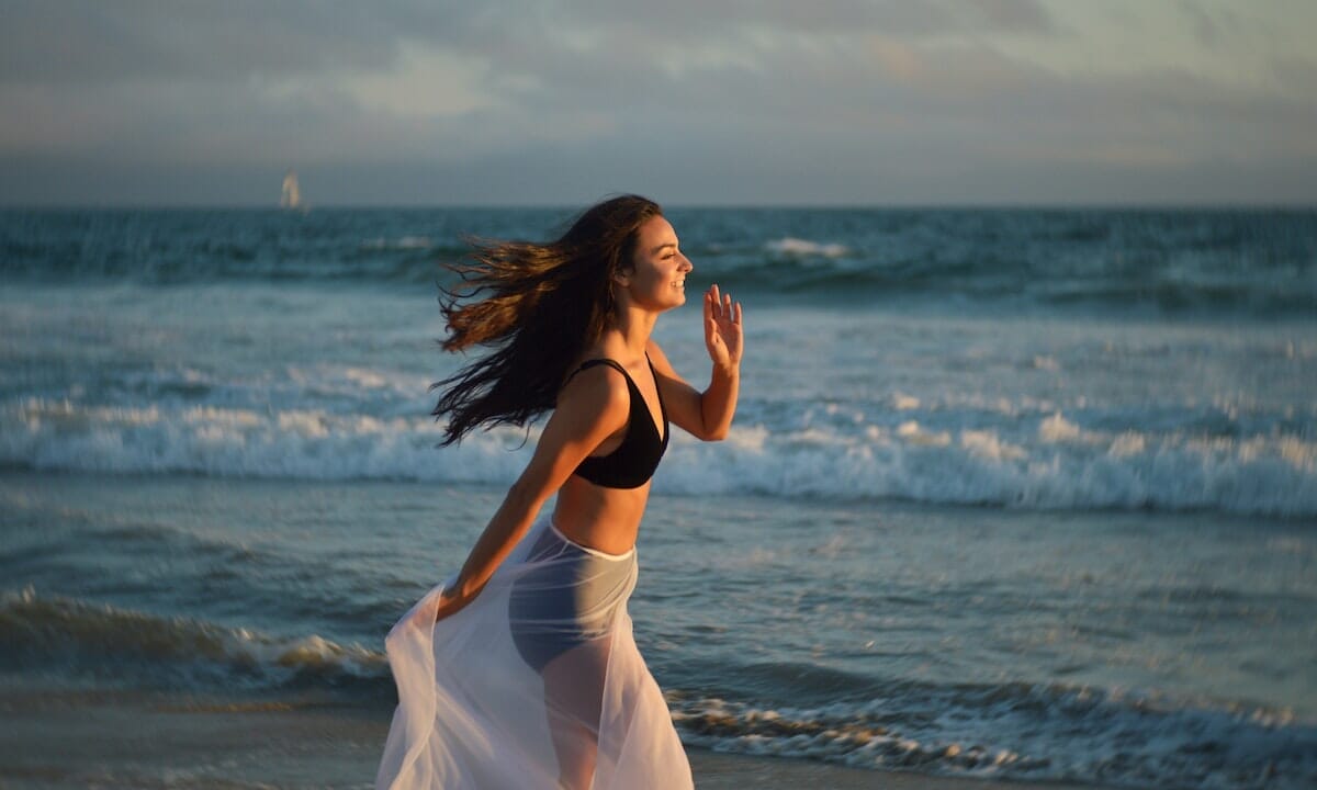 Come indossare un pareo