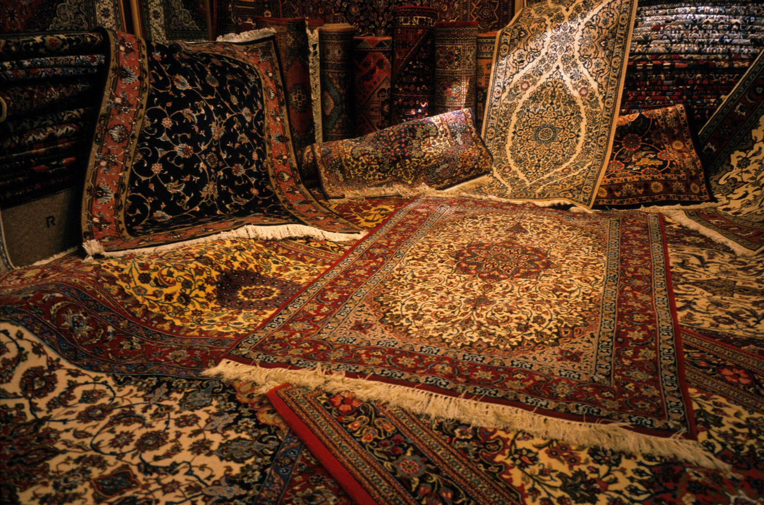 Come pulire e ravvivare i tappeti persiani