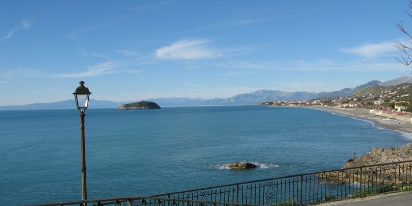 Comprare casa a pochi metri da questa fantastica spiaggia italiana-scorcio di Diamante-proiezionidiborsa.it