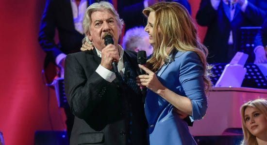 Formicolio agli arti e vista annebbiata e la malattia di Marco Columbro-nella foto con Lorella Cuccarini-proiezionidiborsa.it