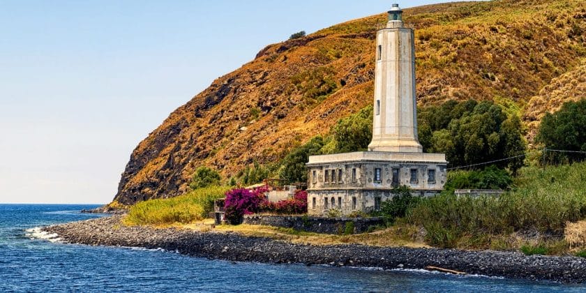 L’ isola di Vulcano dove comprare casa con giardino a 59.000 euro-proiezionidiborsa.it
