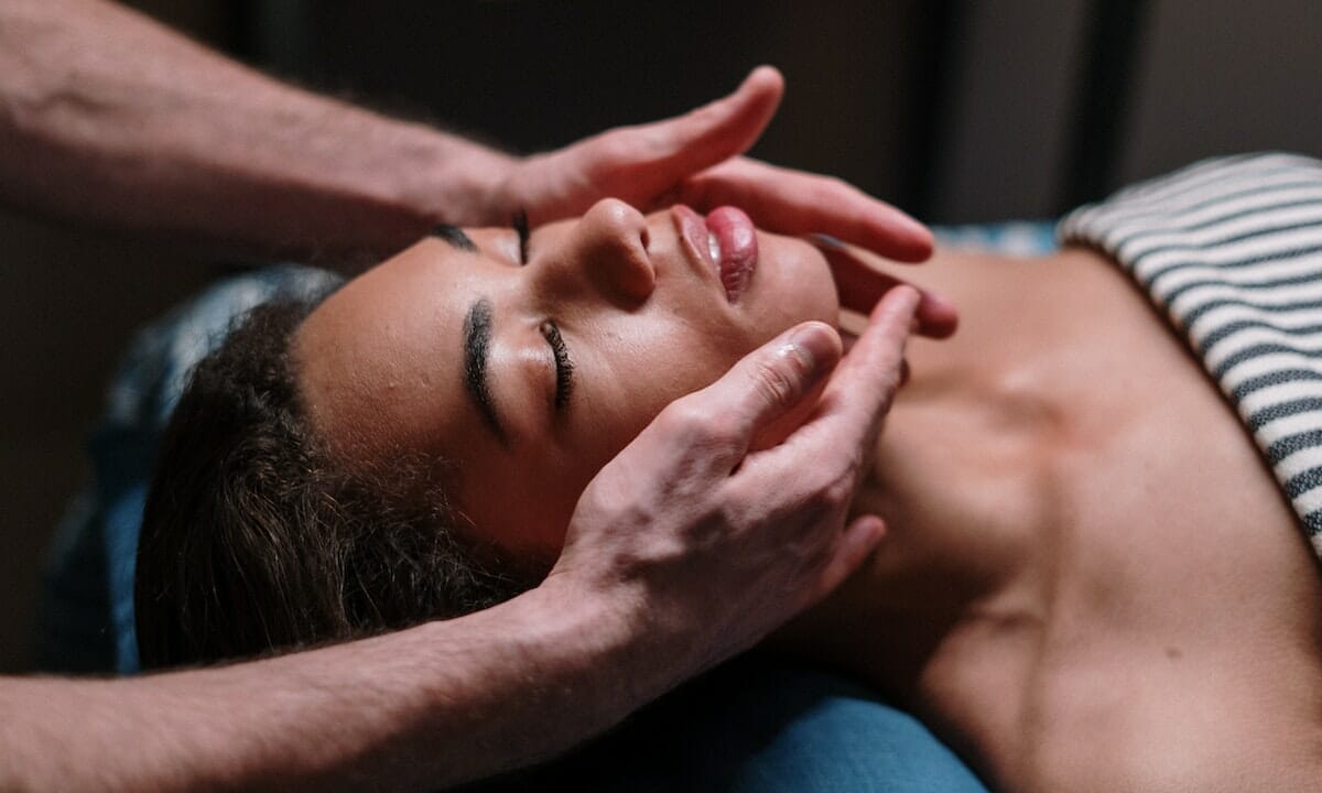 Pelle del viso secca e screpolata