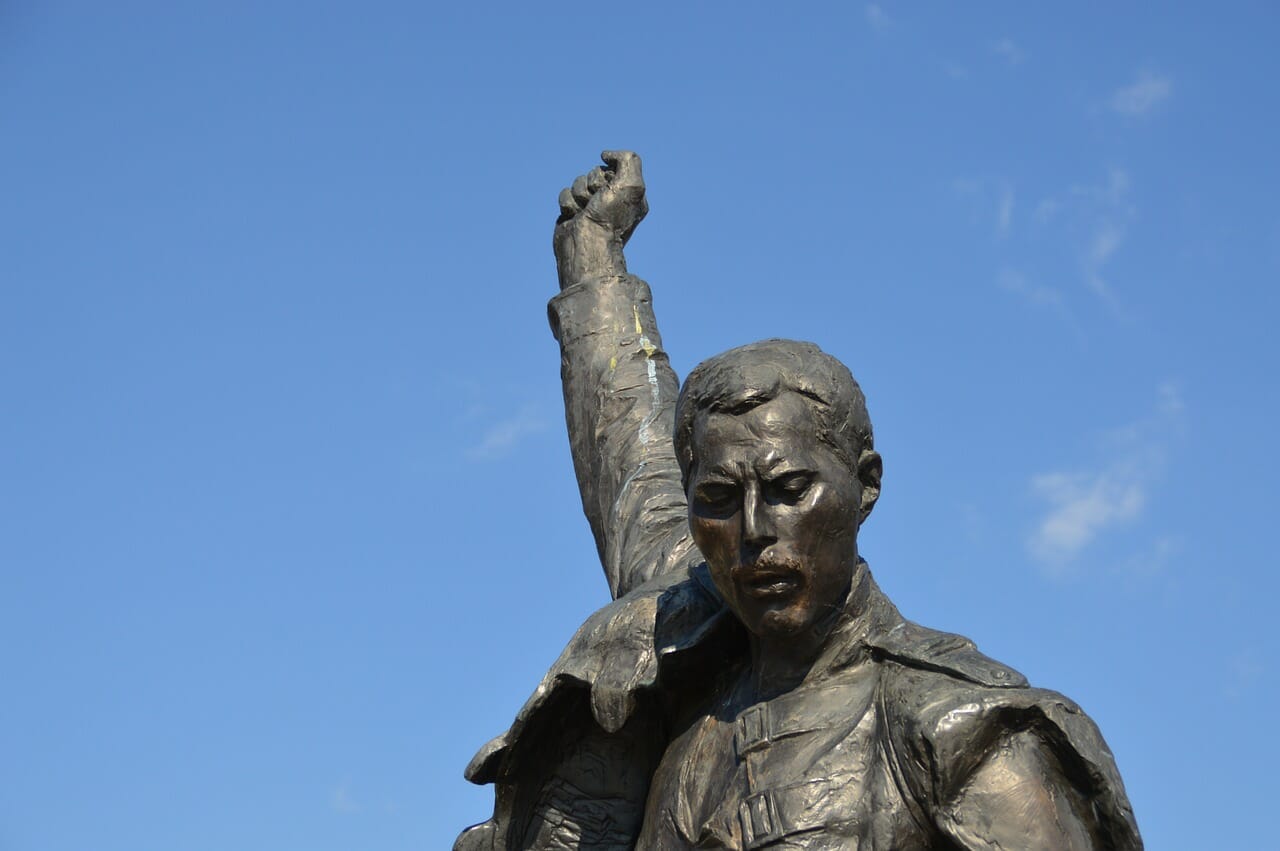 Statua di Freddie Mercury-proiezionidiborsa.it