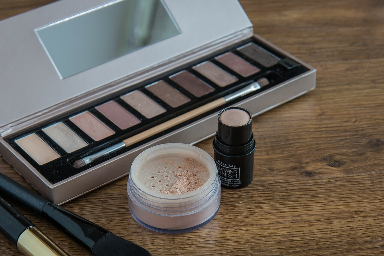 Copre le occhiaie e illumina il viso-proiezionidiborsa.it