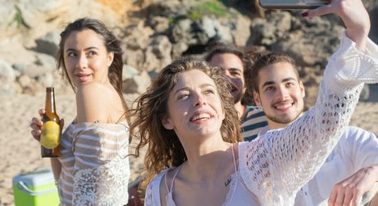 Il make up perfetto per l’aperitivo in spiaggia