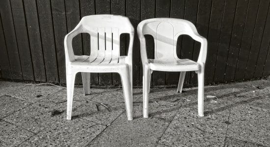 Rimetti a nuovo i mobili di plastica del giardino con 6 rimedi-proiezionidiborsa.it