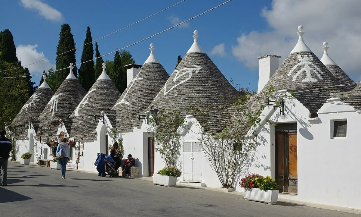 Alberobello è Il borgo più glamour dell’estate