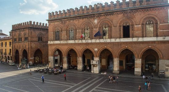 Casa in vendita a 37mila euro in questa bellissima città d’arte-Palazzo del Comune Cremona-foto da wikipedia Autore Angelo Simonetti