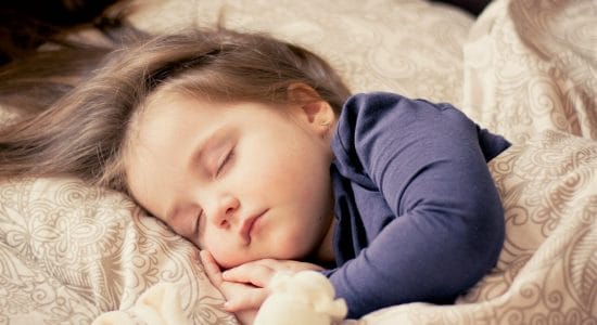 Come addormentare un bambino che non vuole dormire-proiezionidiborsa.it