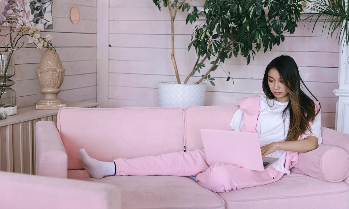 Modi per abbinare i pantaloni rosa