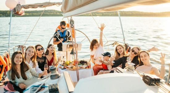 Festa in barca-Foto da pexels.com