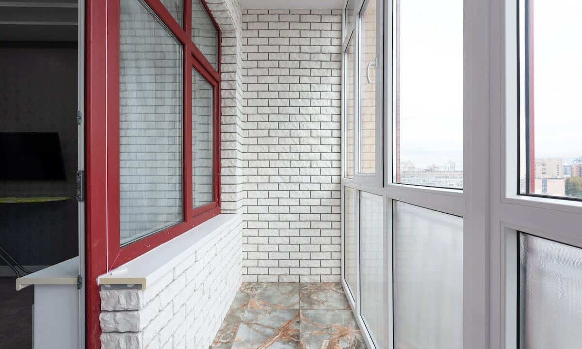 Per smacchiare il marmo annerito di balconi e davanzali