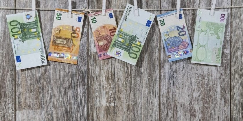 I soldi da mattere da parte per una vecchiaia serena-Foto da pixabay.com