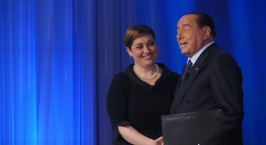 Benedetta Rossi qualche anno fa al Maurizio Costanzo Show insieme a Silvio Berlusconi-Foto da imagoeconomica