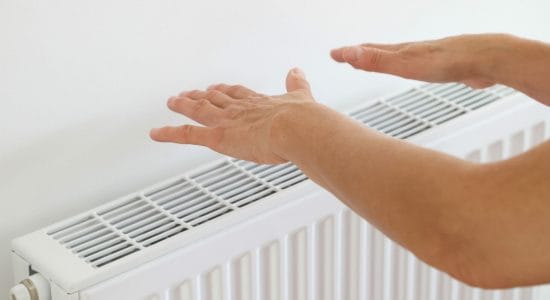 Come risparmiare sul riscaldamento in casa-Foto da imagoeconomica