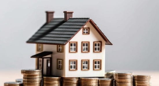 Ecco quanti soldi del reddito familiare vanno via per affittare o acquistare una casa-Foto da imagoeconomica