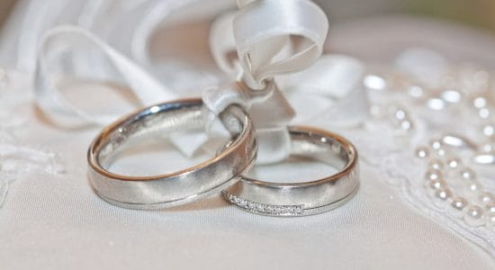 Fedi e anelli di fidanzamento-Foto da pixabay.com