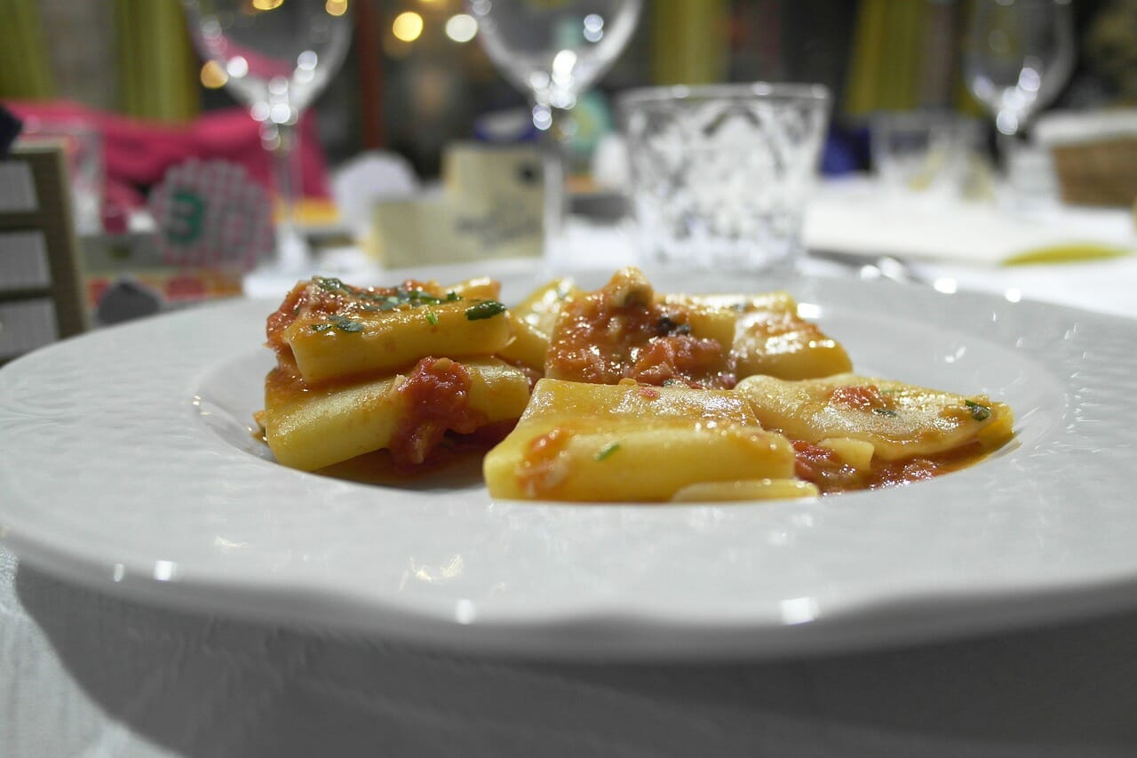 Paccheri con il sugo-Foto da pixabay.com