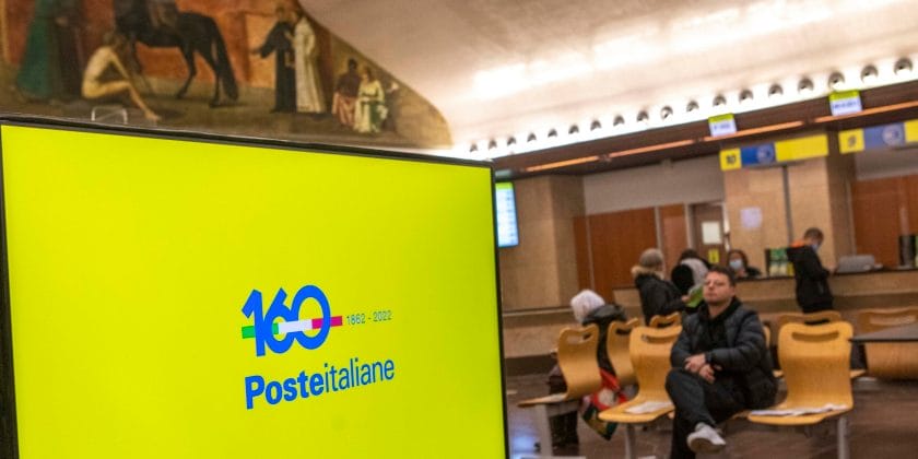 Ufficio di Poste Italiane-Foto da imagoeconomica