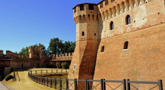 La meta di migliaia di visitatori -Castello di Gradara-Foto da pixabay.com