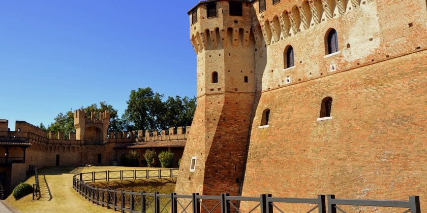 La meta di migliaia di visitatori -Castello di Gradara-Foto da pixabay.com