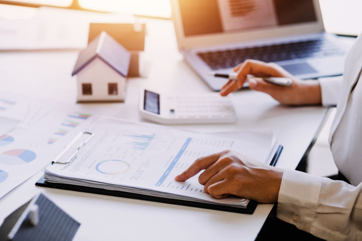 Condominio e amministratore, la relazione deve essere trasparente: ecco cosa succede se chi gestisce i conti non presenta i documenti