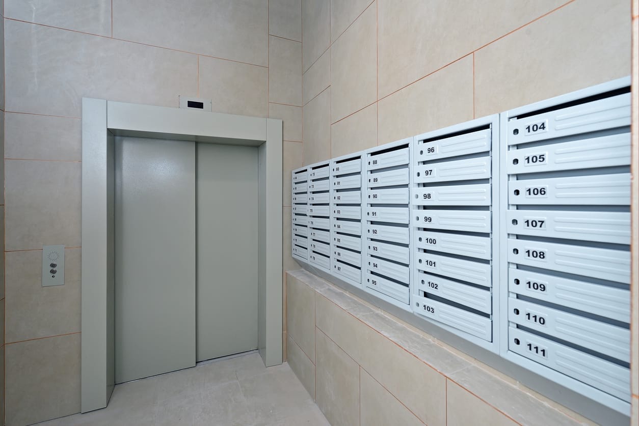 Spese per l'ascensore: come si dividono, quando è proprietà privata, quanto paga il piano terra e come evitare di pagare troppo