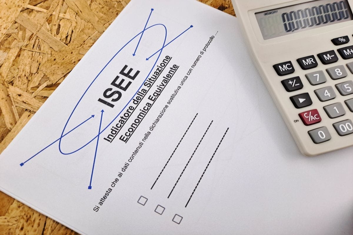 L'ISEE è gratis o a pagamento? Ecco quando i CAF possono chiederti 25 euro