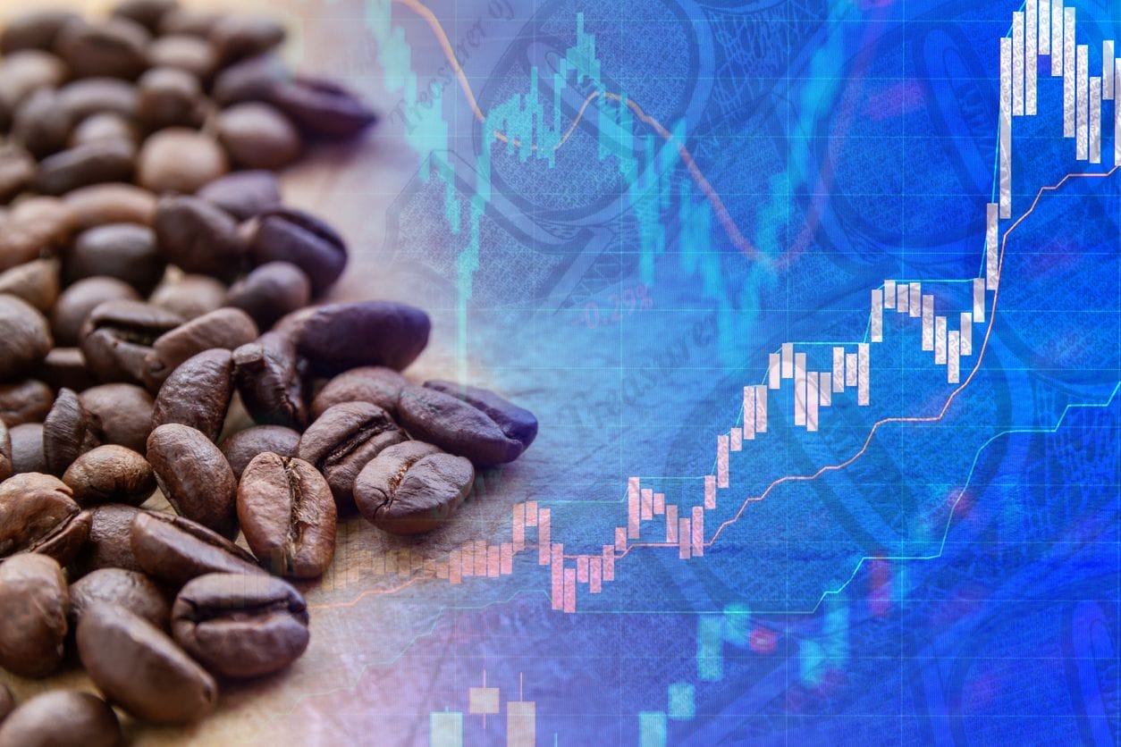 Prezzo del caffè verso un ribasso nel 2025? Previsioni e strategie d'investimento